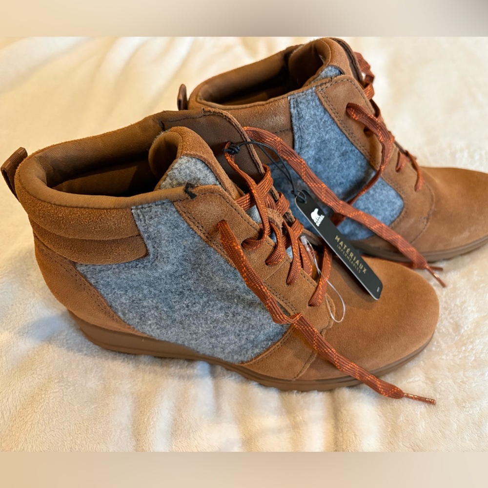 Sorel Women’s Brown and Gray wedge Boots Size 9